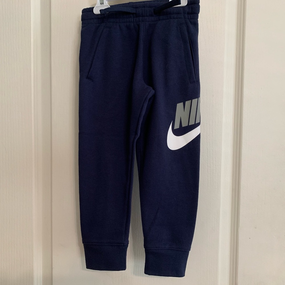 NWT size 4 Little boys Nike jogger